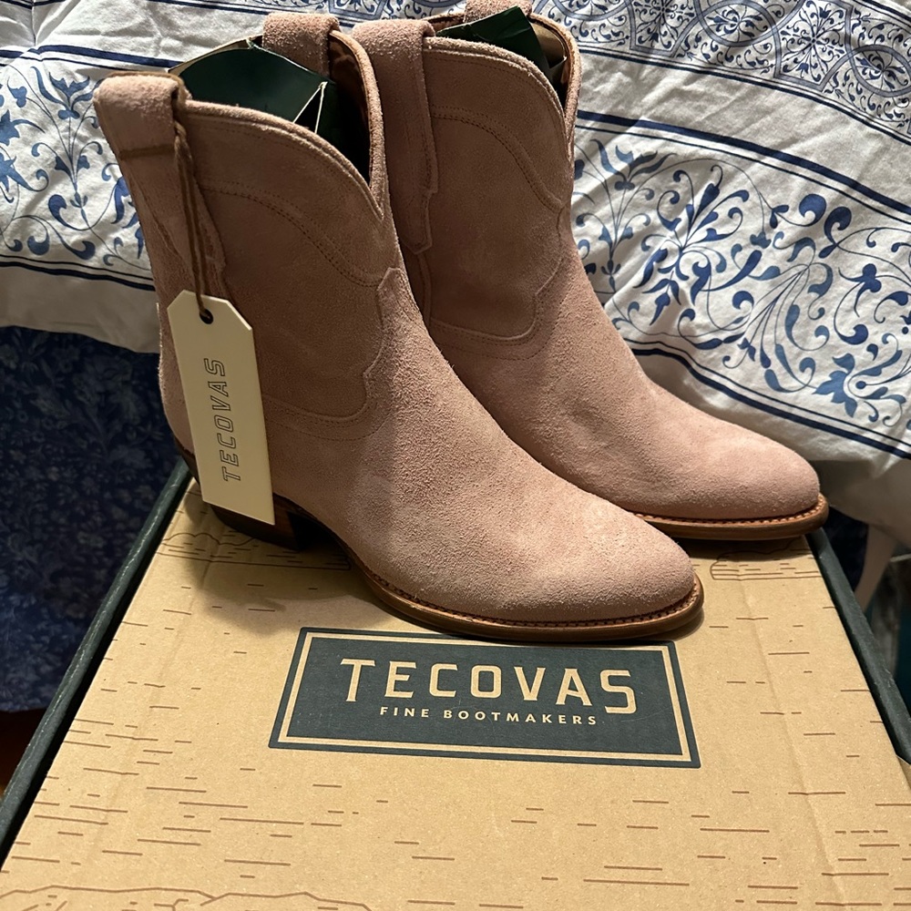 Tecovas The Lucy Cowgirl Bootie Pink Suede NWT